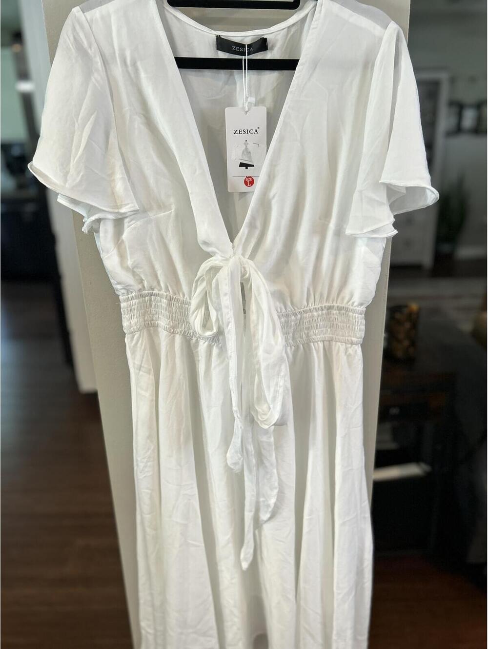 Zesica White Deep V Neck